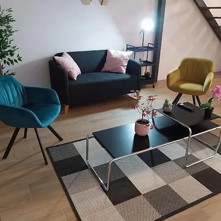 Stylish Loft In Vibrant Lägenhet
